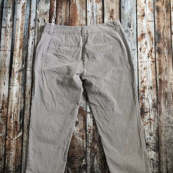 Anne Taylor Loft Seersucker Striped Cropped Capri Pants - Picture 8 of 12